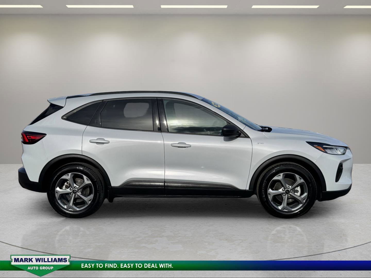Used 2025 Ford Escape ST-Line image 2
