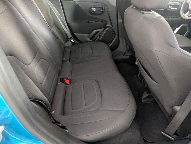 Used 2020 Jeep Renegade Latitude FWD image 28