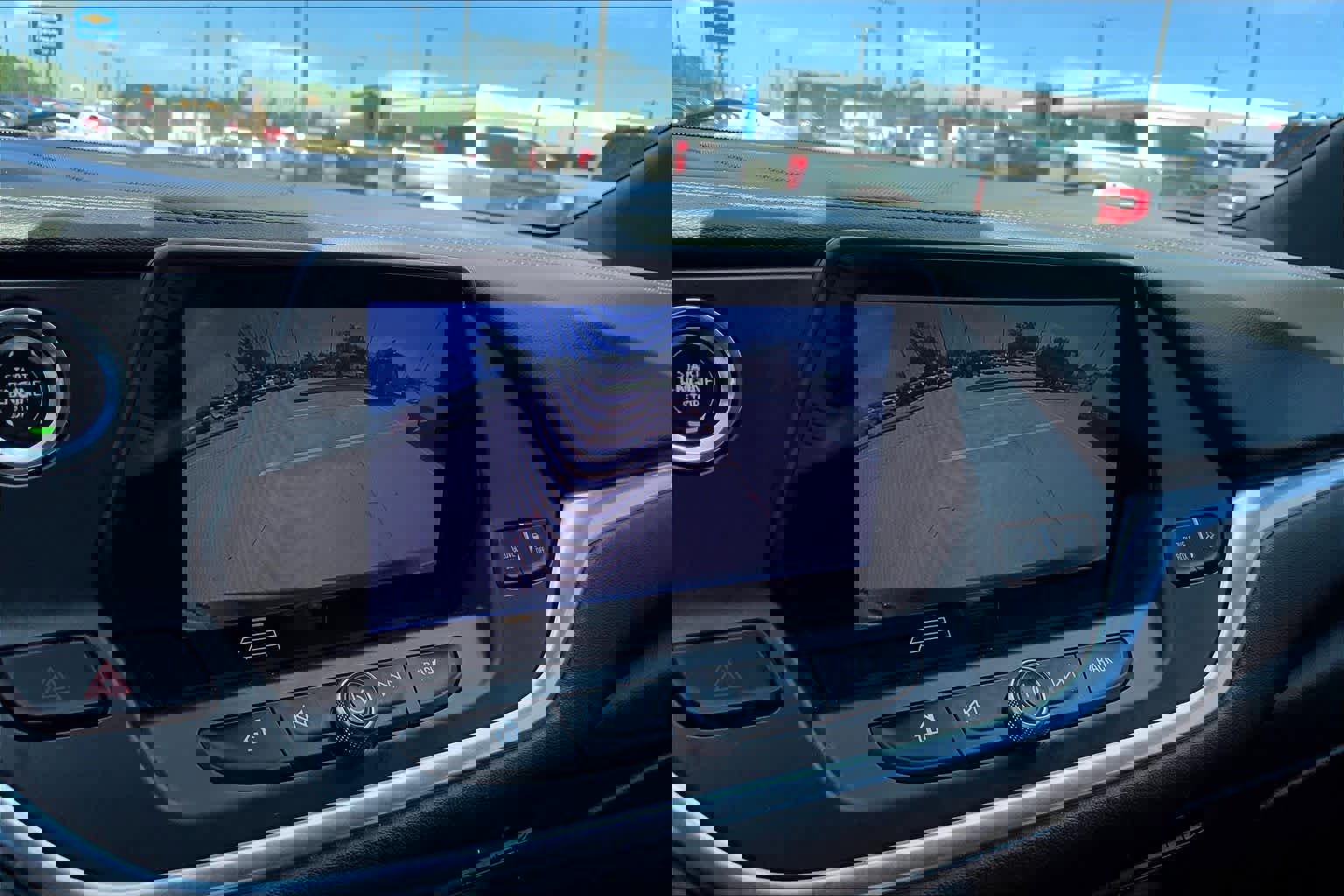 Used 2019 Chevrolet Blazer LT FWD image 27