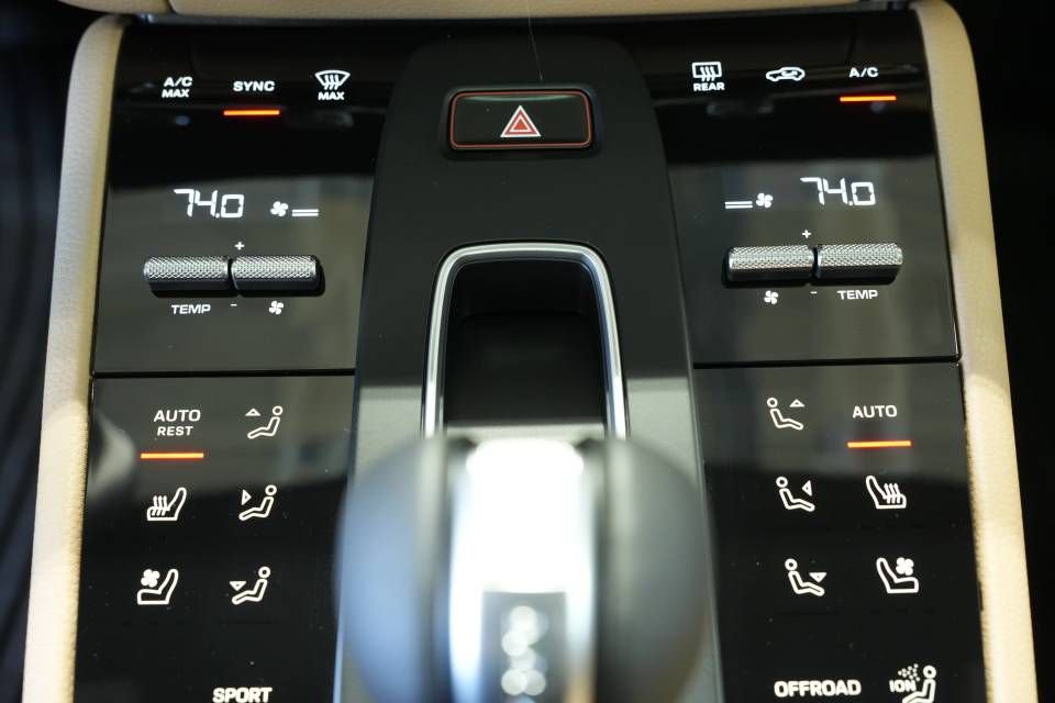 Certified 2026 Porsche Macan AWD/4WD image 21