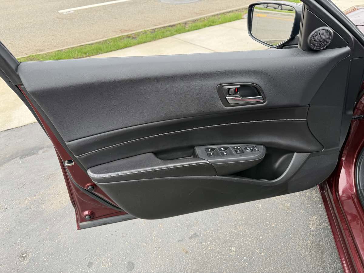 Used 2013 Acura ILX w/ Premium Package FWD image 12