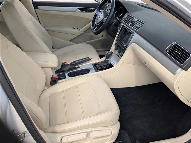 Used 2019 Volkswagen Passat 2.0T Wolfsburg w/ Wheels & Sunroof Package image 21
