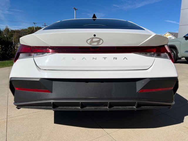 Used 2024 Hyundai Elantra SEL FWD image 7