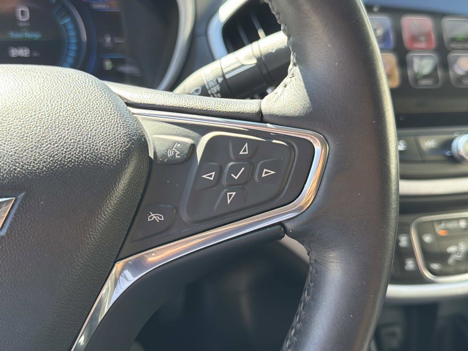 Used 2017 Chevrolet Volt LT w/ Comfort Package image 17