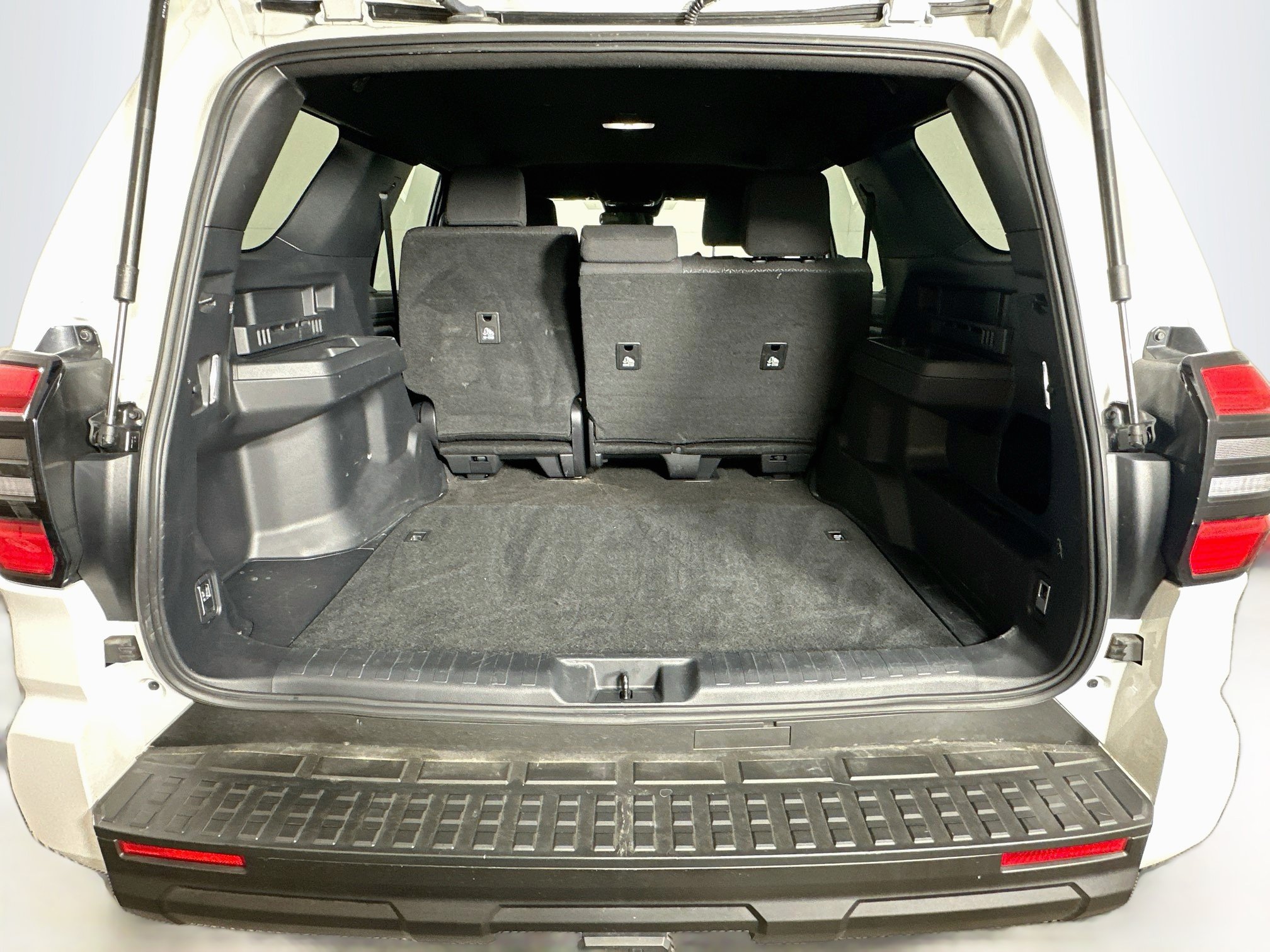 Used 2025 Toyota 4Runner SR5 AWD/4WD image 30