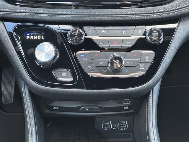 New 2025 Chrysler Pacifica Limited w/ Uconnect Theater Family Group image 6