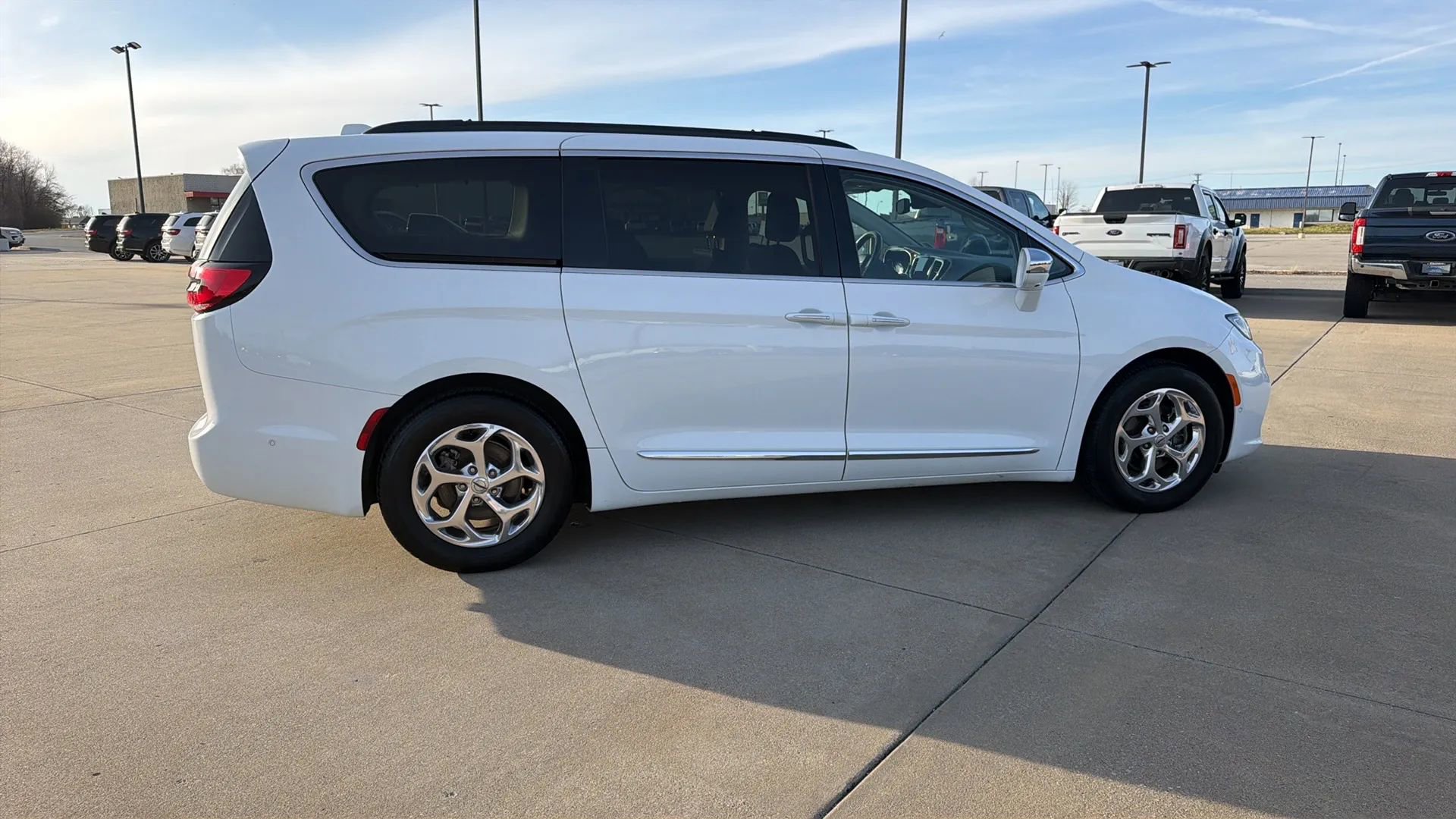 Used 2022 Chrysler Pacifica Limited image 22