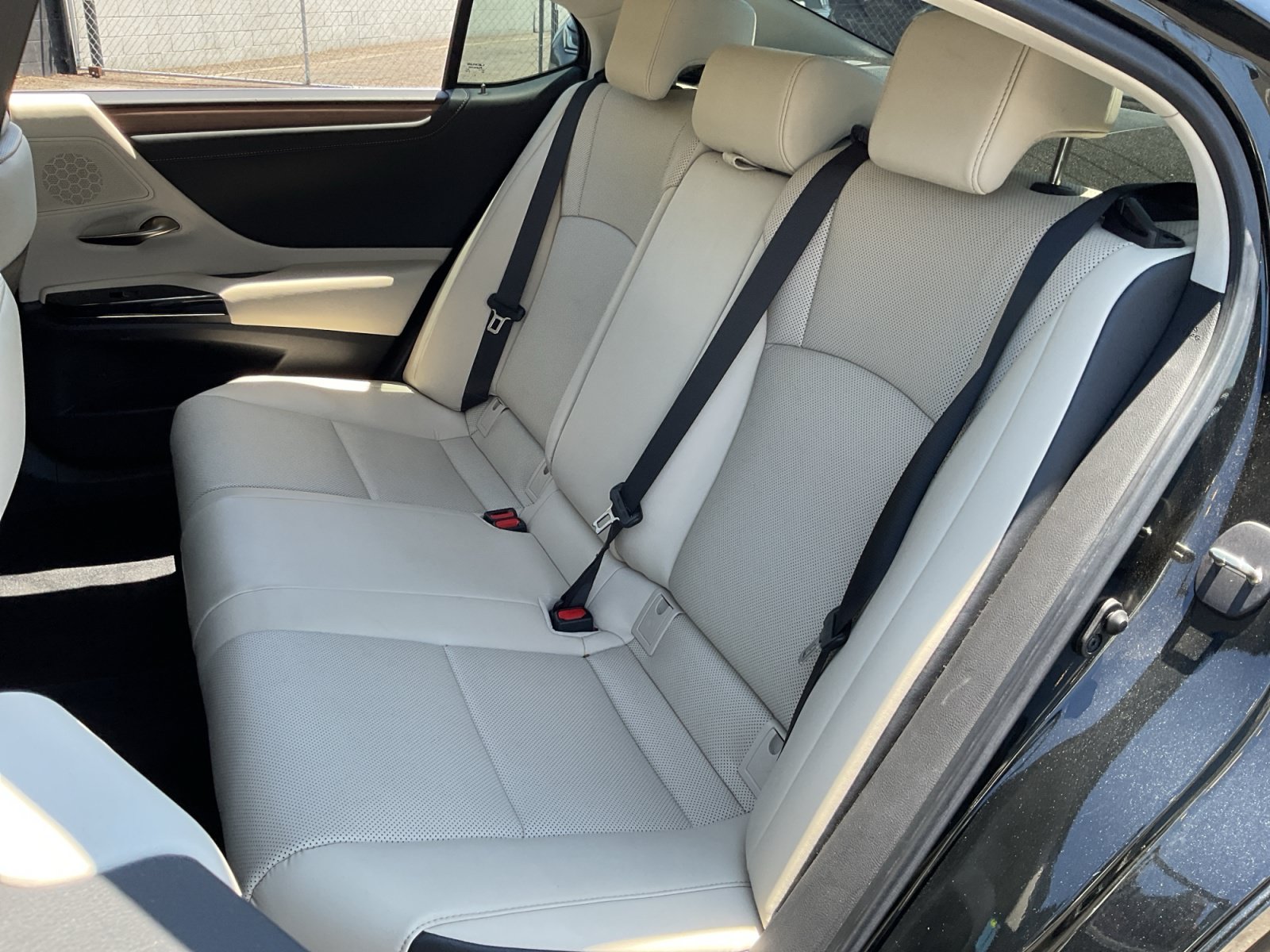 Used 2025 Lexus ES 300h w/ Premium Package FWD image 19