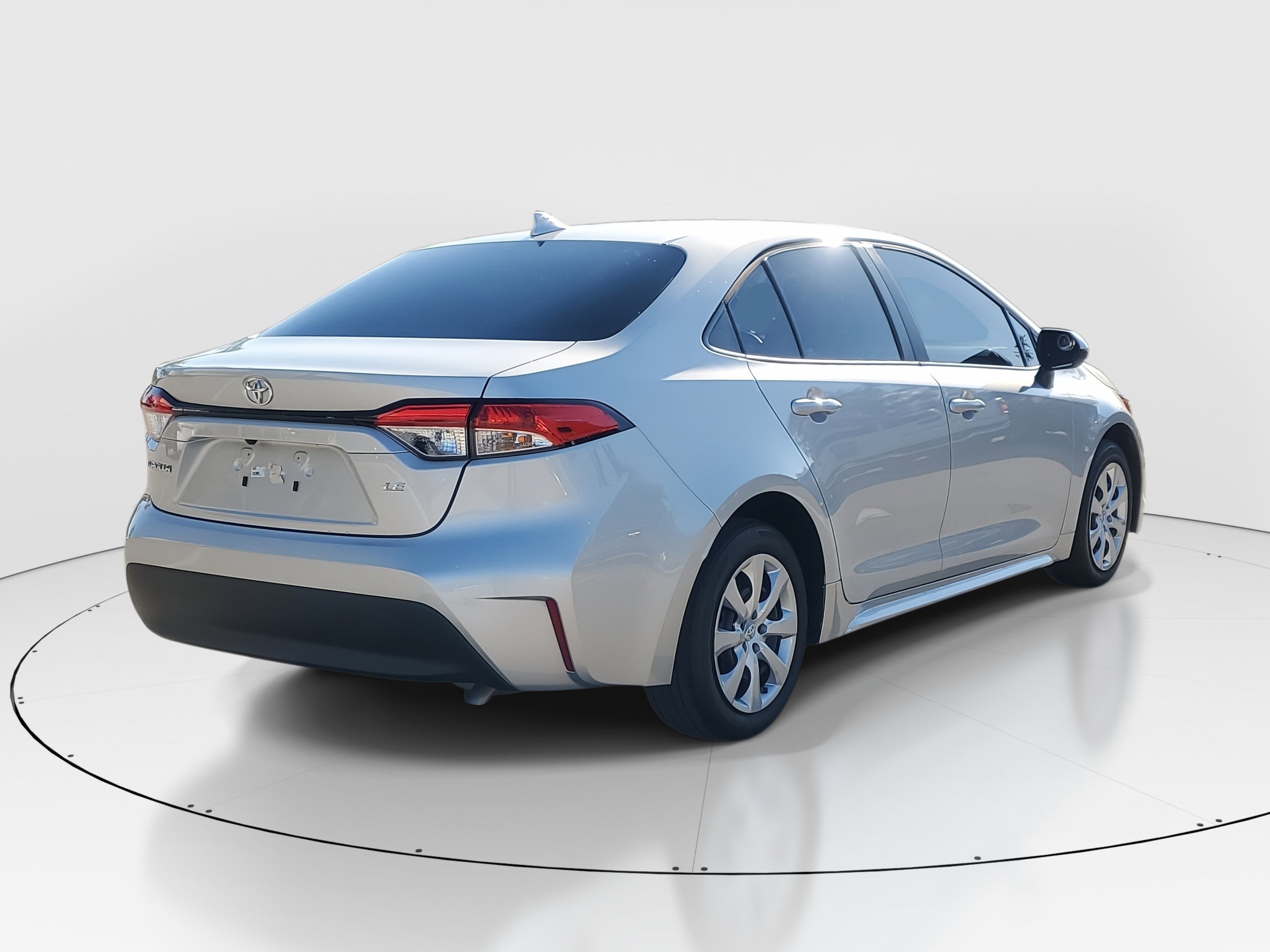 Used 2023 Toyota Corolla LE image 3