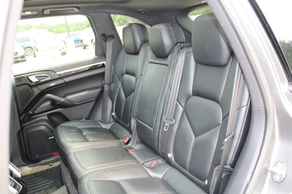 Used 2018 Porsche Cayenne S image 41
