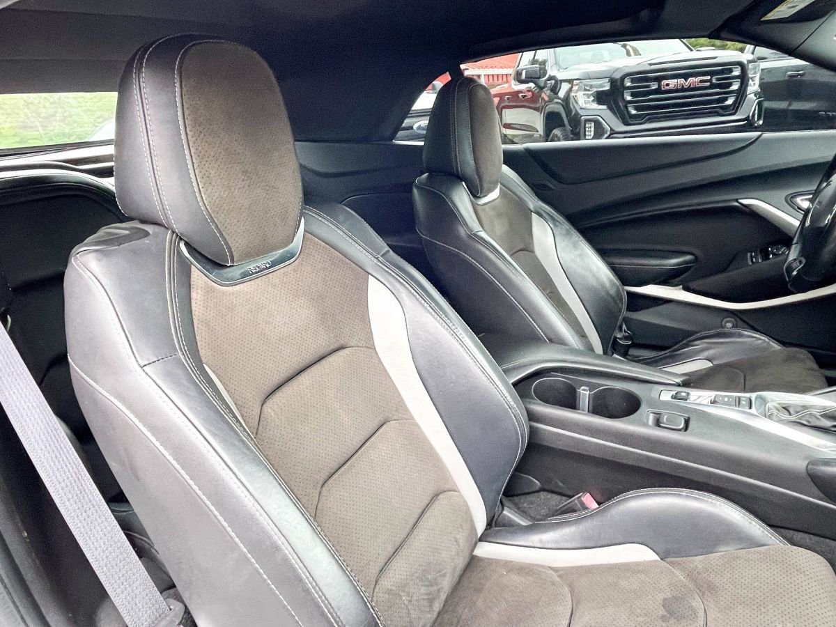 Used 2018 Chevrolet Camaro SS w/ LPO, Ground Effects Package RWD image 10
