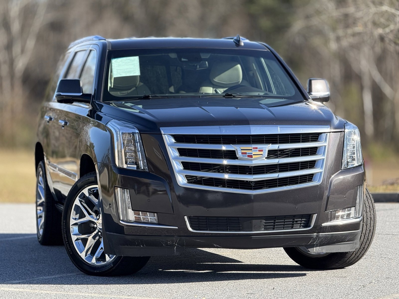 Used 2017 Cadillac Escalade Premium Luxury image 3