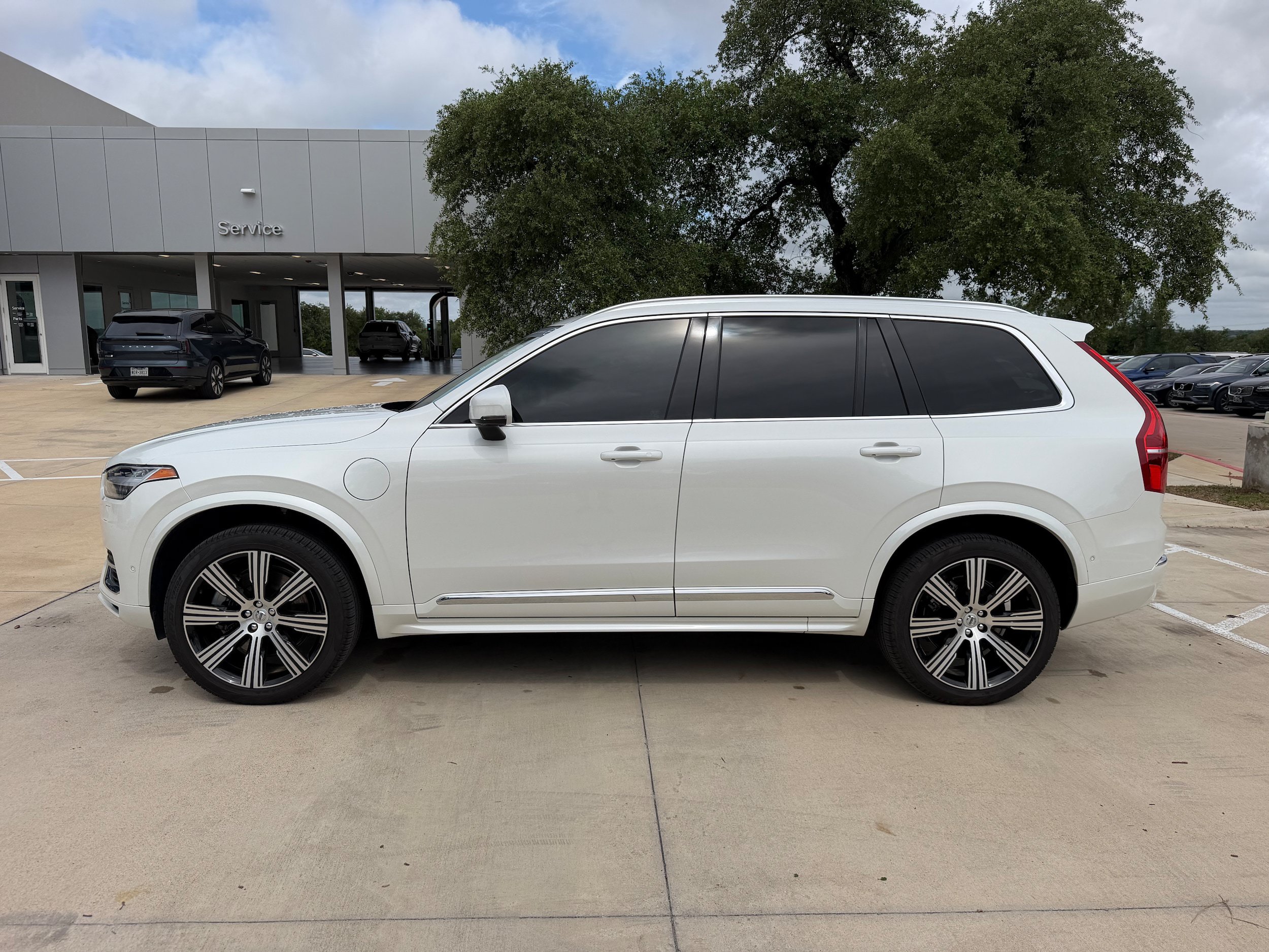 Certified 2025 Volvo XC90 T8 Ultra w/ Protection Package Premier AWD/4WD image 3