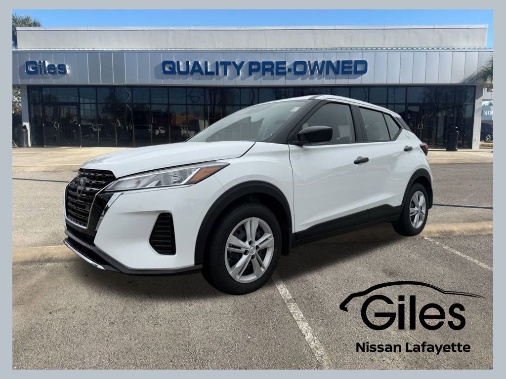 Used 2025 Nissan Kicks Play S image 1