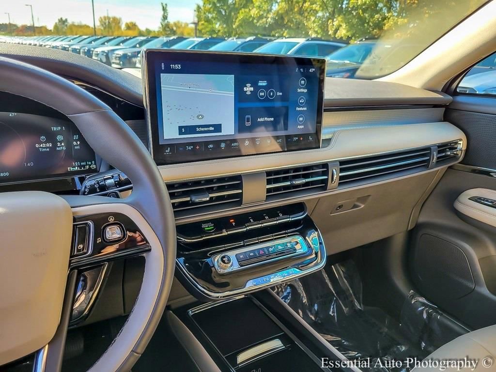 Used 2023 Lincoln Corsair AWD w/ Towing Package image 23