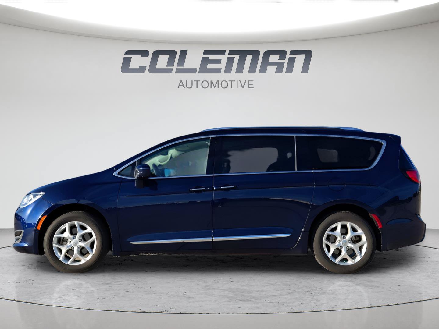 Used 2017 Chrysler Pacifica Touring-L Plus w/ Advanced Safetytec Group FWD image 2