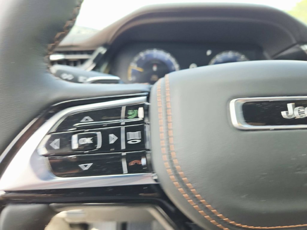 Used 2026 Jeep Grand Cherokee Summit w/ Obsidian Package AWD/4WD image 19