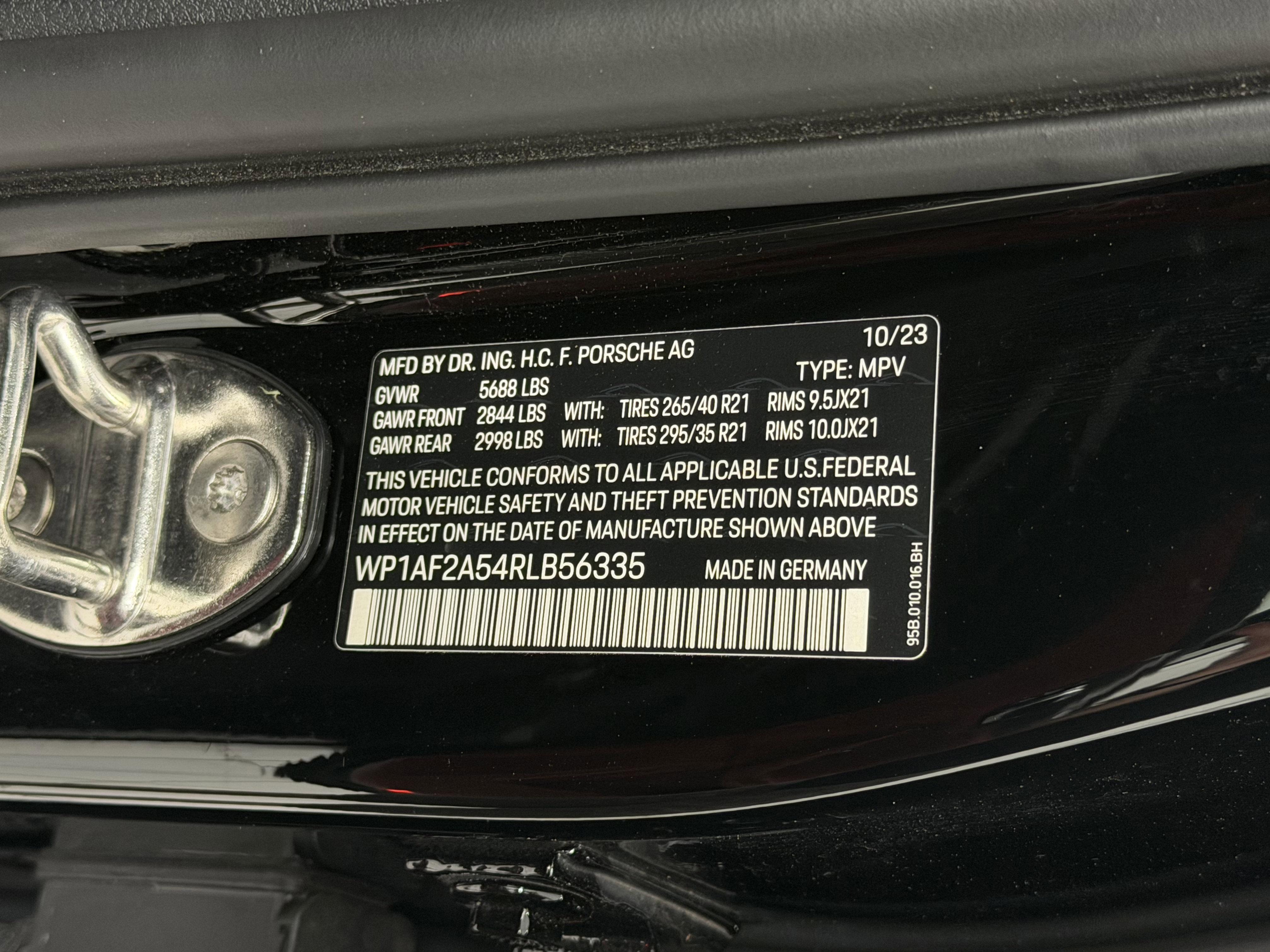 Certified 2024 Porsche Macan GTS image 58