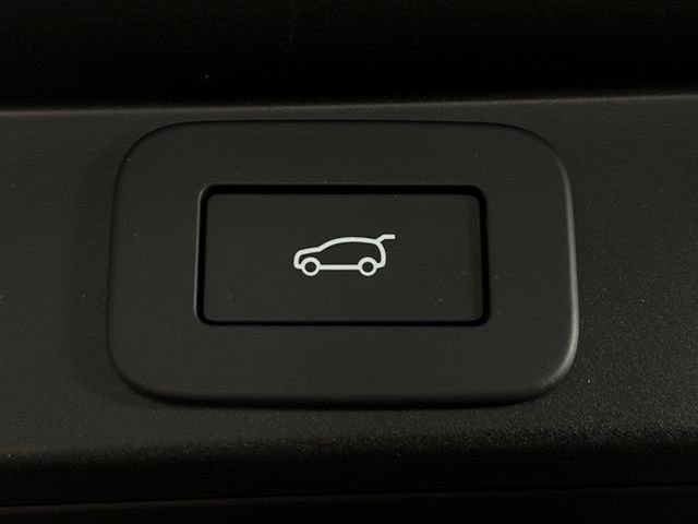 New 2025 Land Rover Range Rover SE image 18