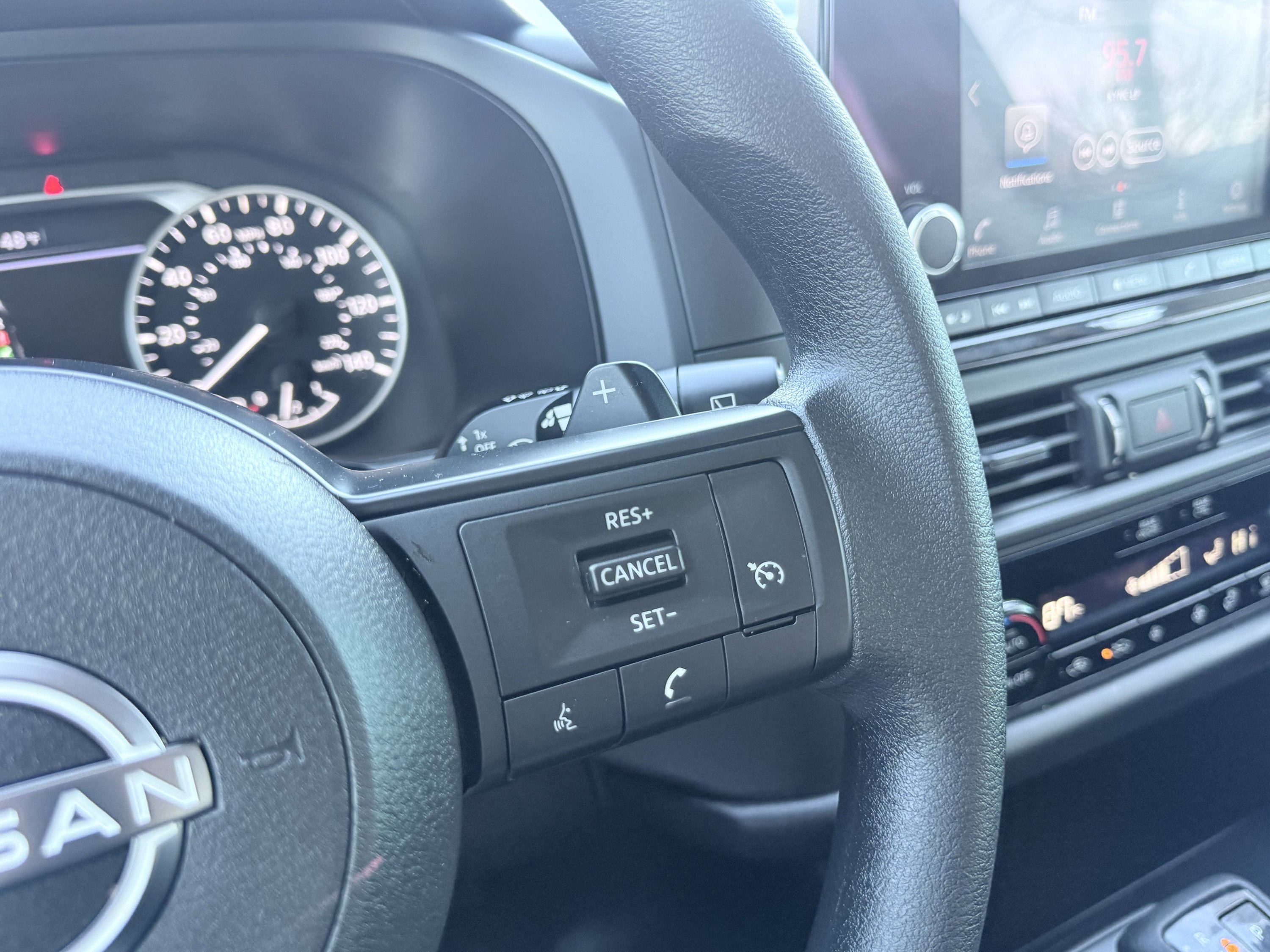 Used 2025 Nissan Pathfinder S AWD/4WD image 60