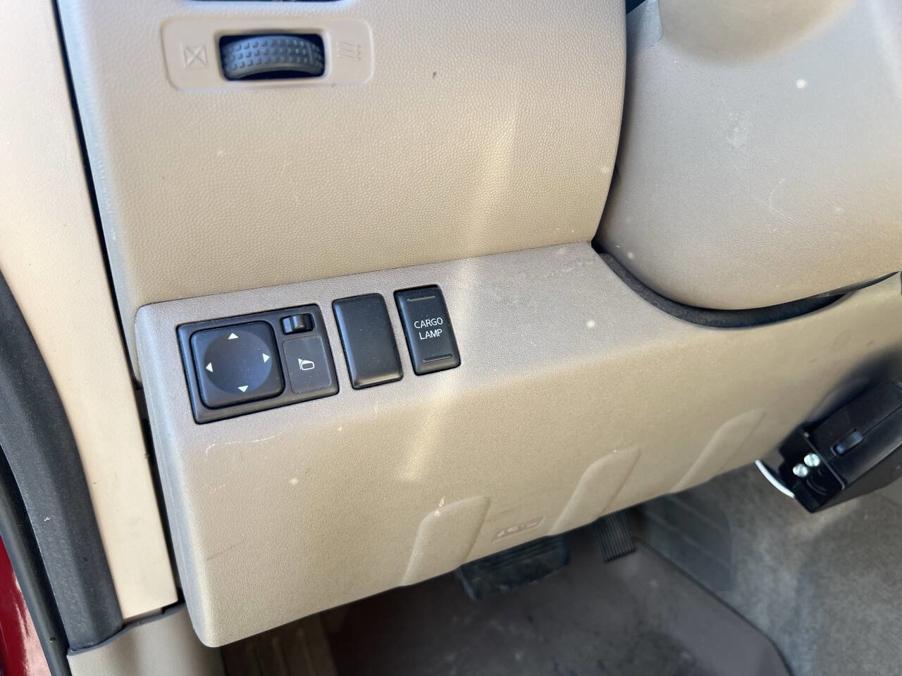 Used 2011 Nissan Frontier SV image 7