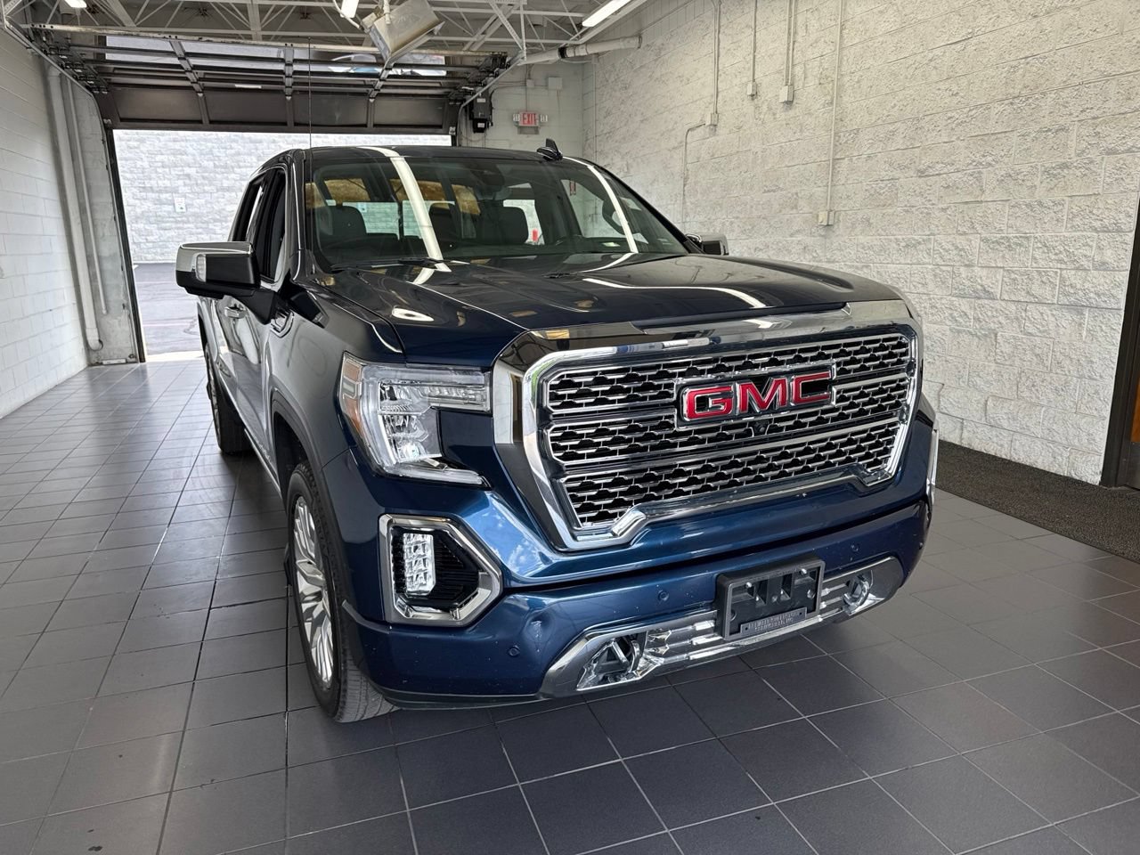 Used 2019 GMC Sierra 1500 Denali w/ Denali Ultimate Package AWD/4WD image 2