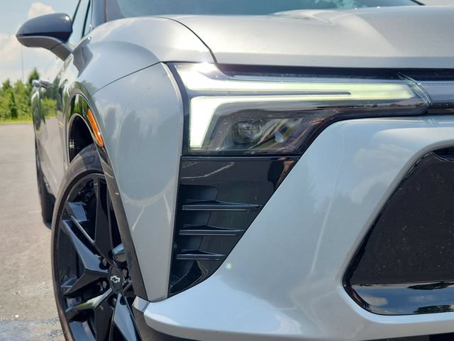 New 2026 Chevrolet Blazer EV RS w/ LPO, Blackout Package FWD image 9