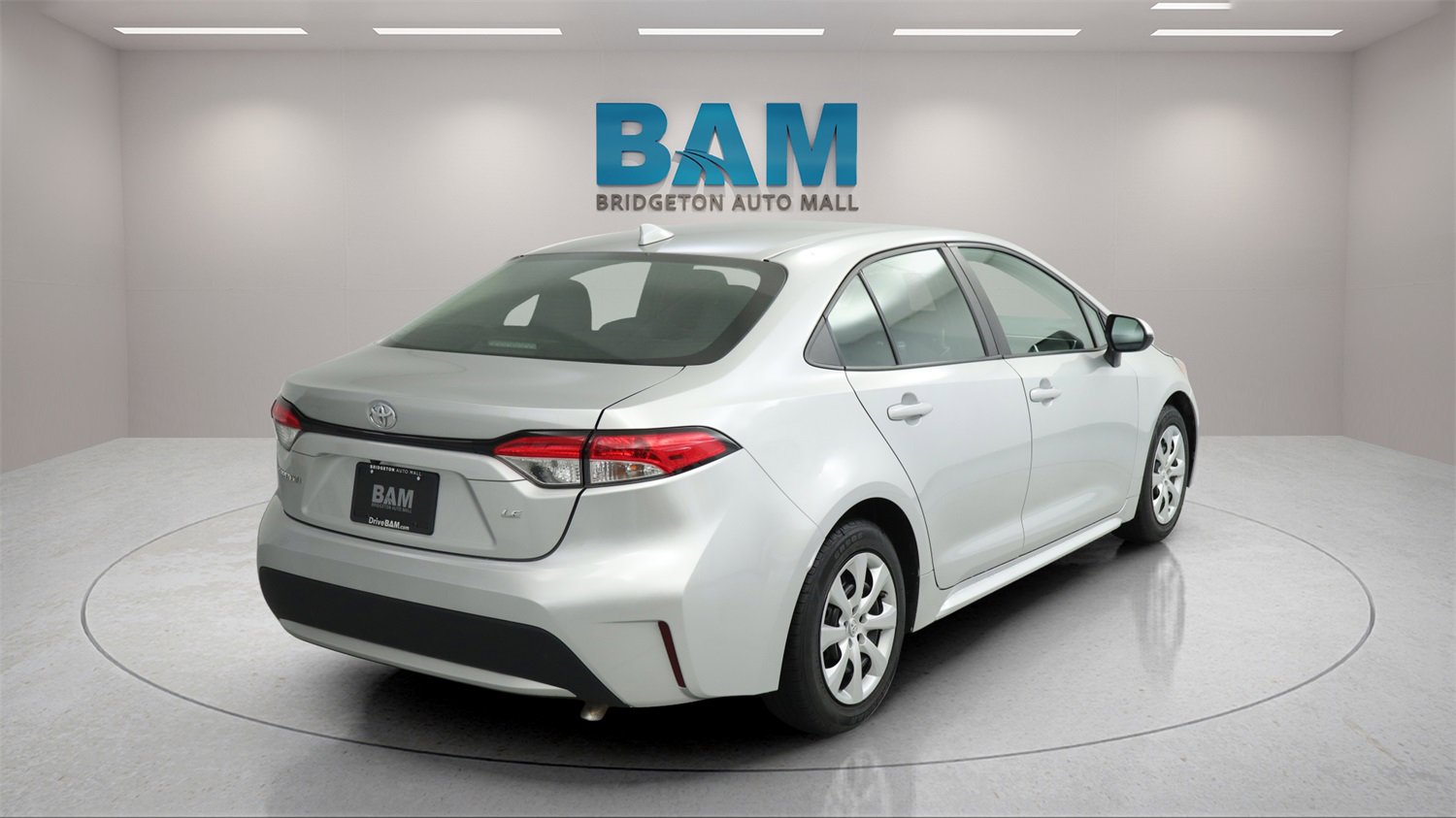 Used 2021 Toyota Corolla LE image 3