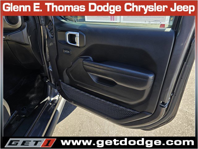 Certified 2023 Jeep Gladiator Willys image 36