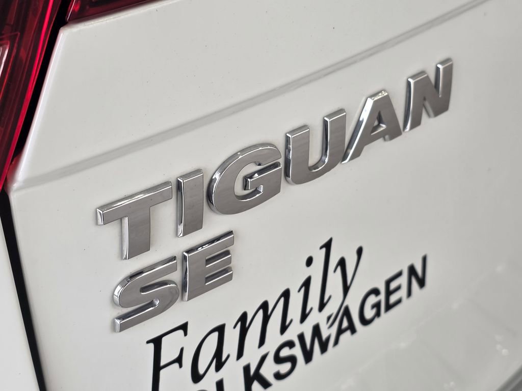 Used 2021 Volkswagen Tiguan SE R-Line FWD image 7