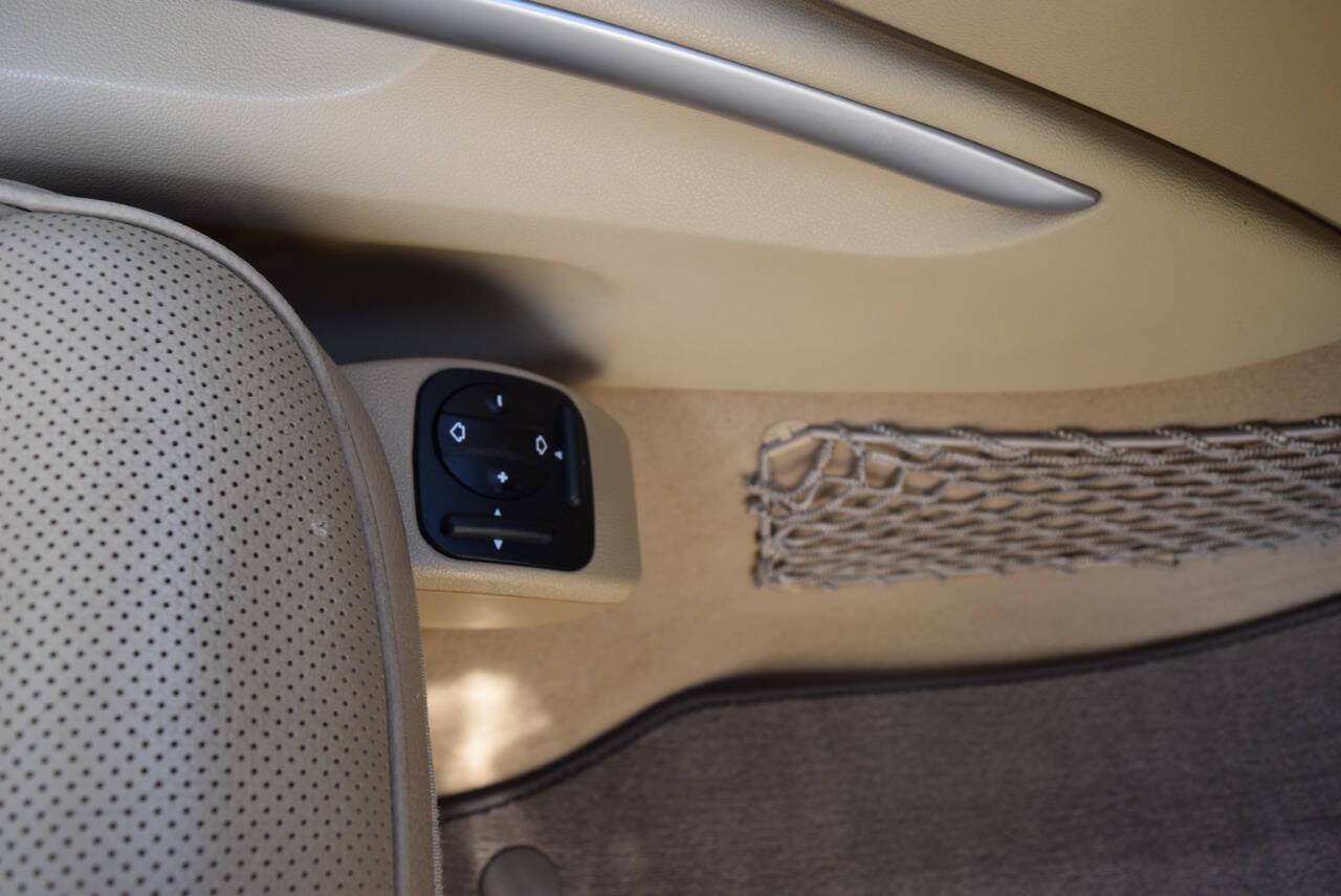 Used 2011 Mercedes-Benz GL 550 4MATIC image 38