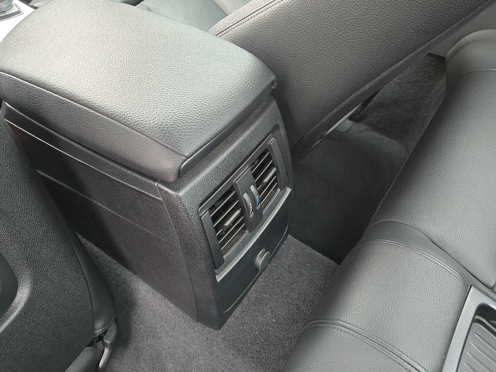 Used 2016 BMW M235i Coupe image 12