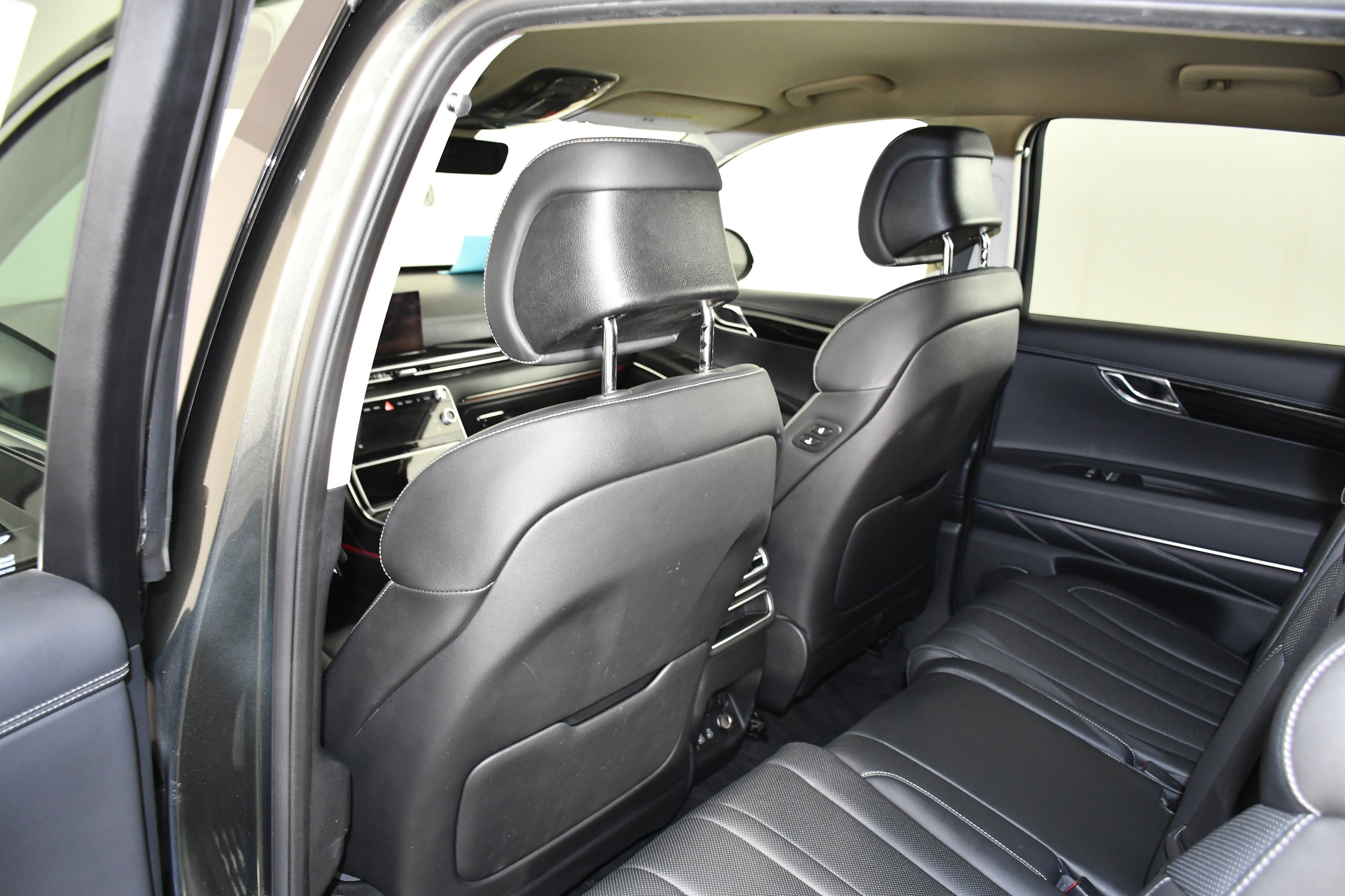 Used 2025 Genesis GV80 2.5T Standard image 47