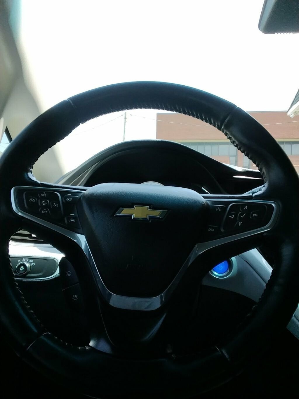 Used 2019 Chevrolet Bolt Premier w/ Infotainment Package image 13