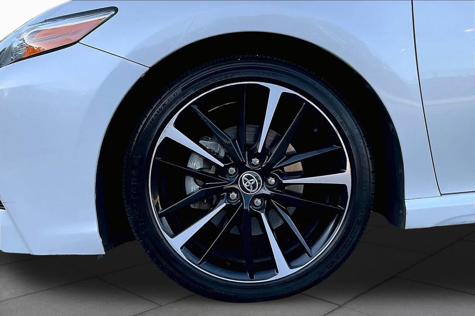 Used 2020 Toyota Camry XSE FWD image 11
