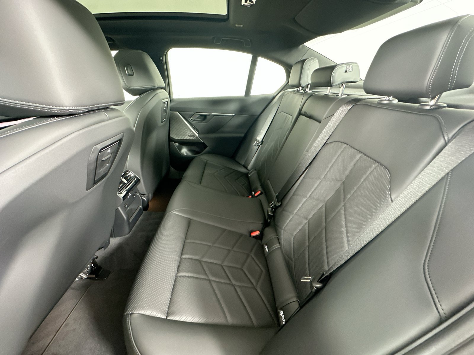 New 2027 BMW 550e xDrive AWD/4WD image 39