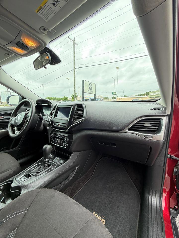 Used 2019 Jeep Cherokee Latitude w/ Popular Appearance Group AWD/4WD image 16