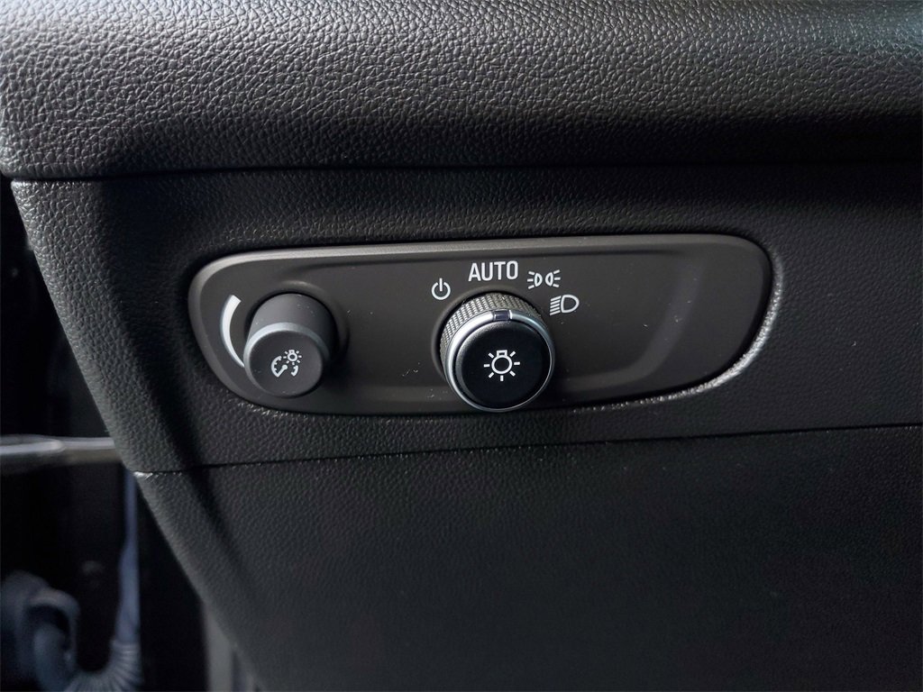 Used 2023 Buick Envision Essence w/ Sport Touring Package image 10