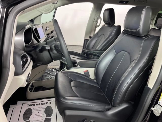 Used 2024 Chrysler Pacifica Touring-L FWD image 20