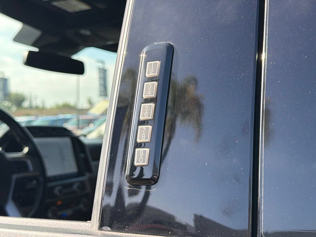 Certified 2022 Ford F250 Lariat w/ Tremor Off-Road Package AWD/4WD image 18