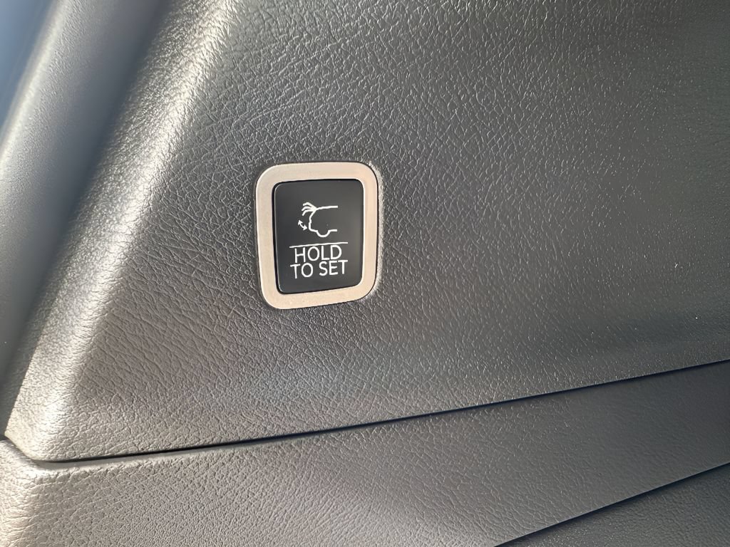 New 2027 Chrysler Pacifica Select FWD image 12