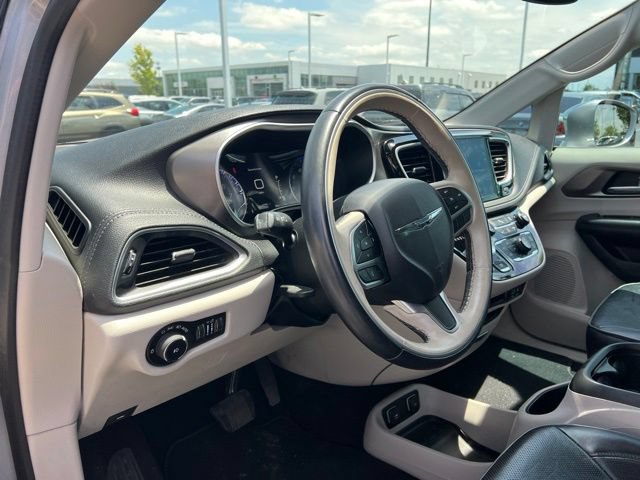 Used 2018 Chrysler Pacifica Limited FWD image 9