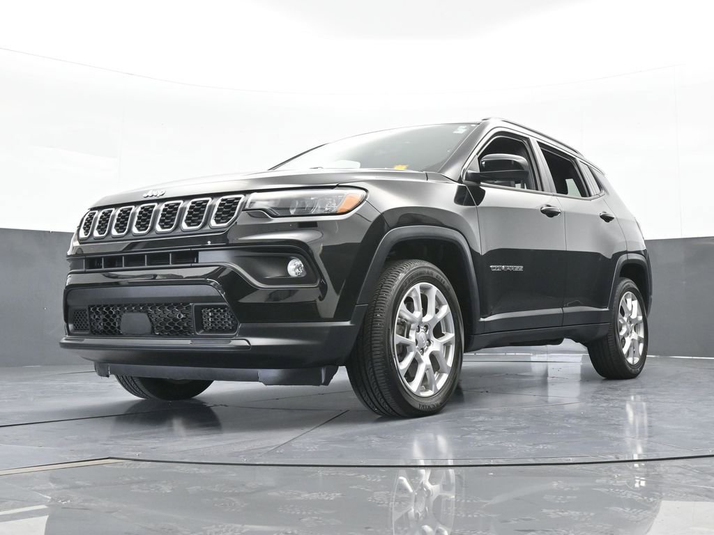 Used 2024 Jeep Compass Latitude image 49