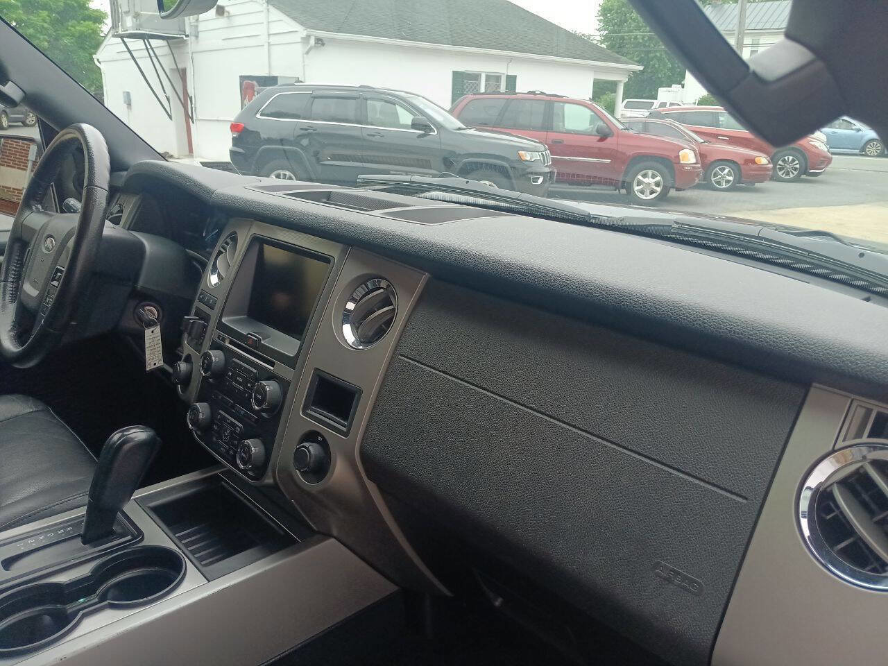 Used 2015 Ford Expedition XLT w/ Equipment Group 202A image 15