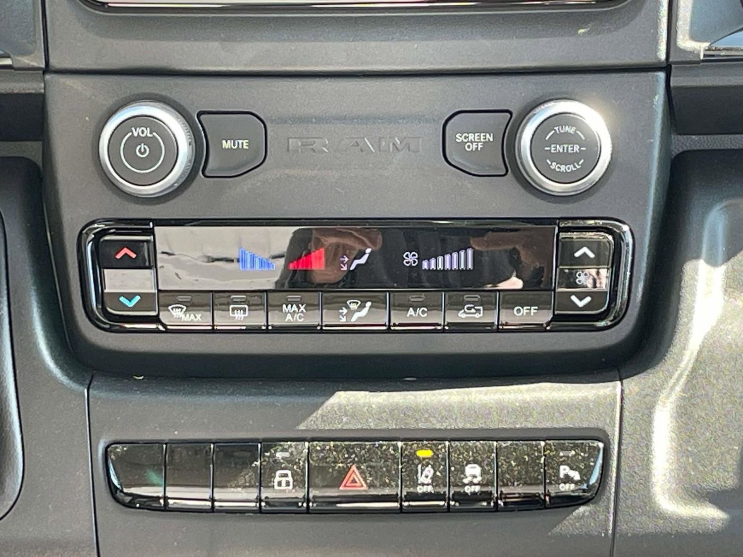 New 2025 RAM ProMaster 3500 w/ Safety Group FWD image 22