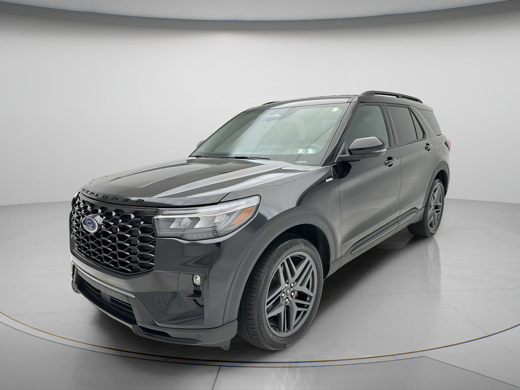 Used 2025 Ford Explorer ST-Line w/ ST-Line Street Pack AWD/4WD image 3