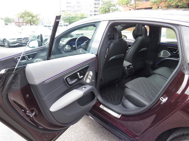 Used 2024 Mercedes-Benz EQS 580 4MATIC Sedan w/ Executive Interior Package image 24