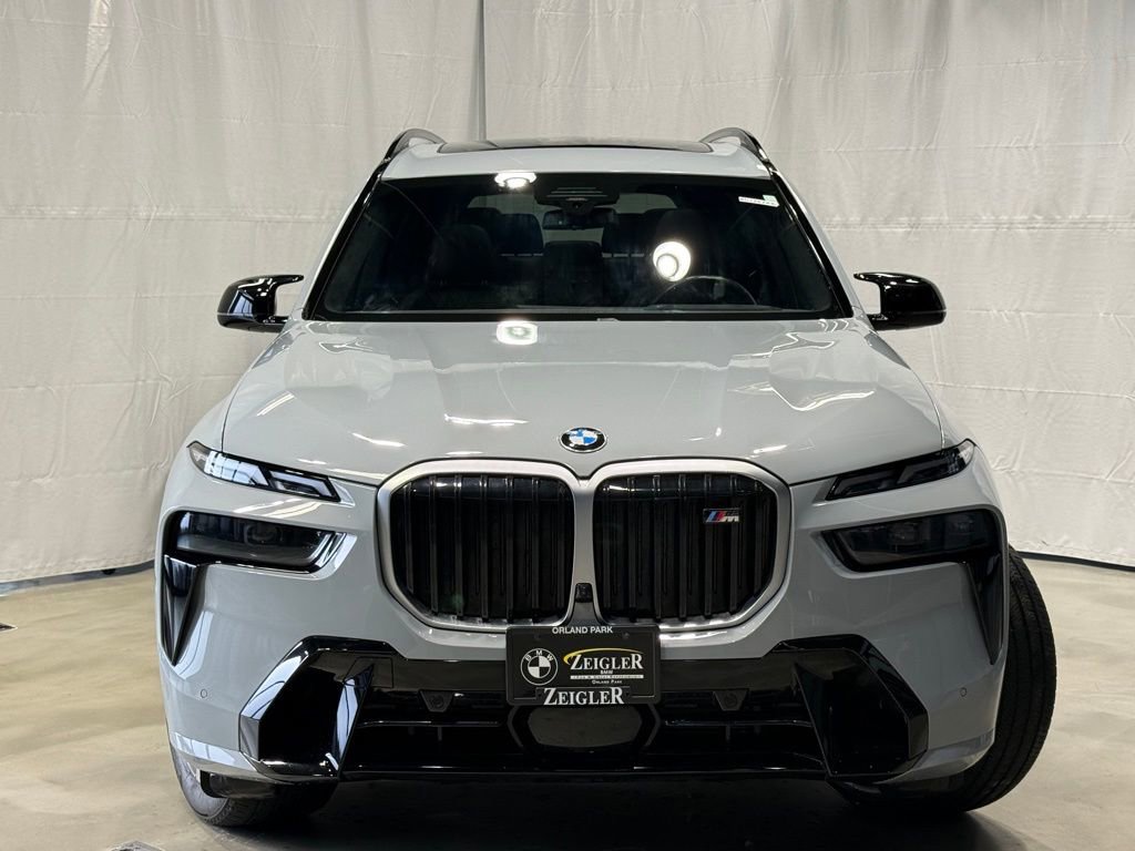 Used 2025 BMW X7 M60i image 2