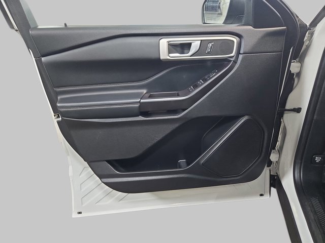 Used 2020 Ford Explorer XLT w/ Equipment Group 202A image 31