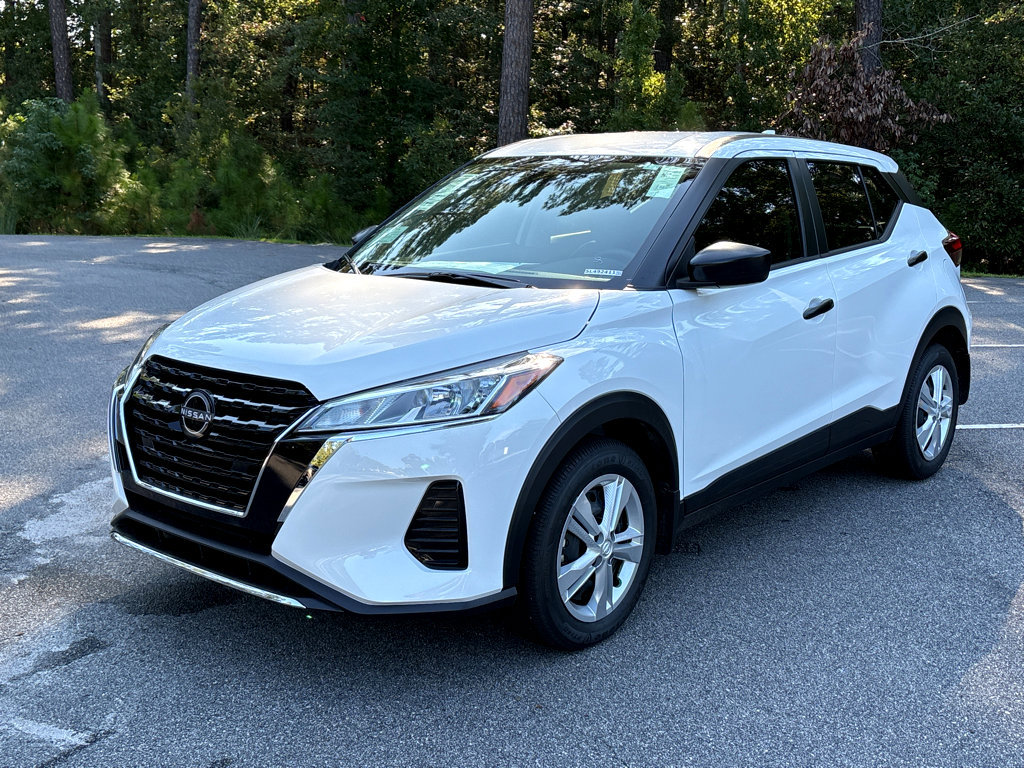 New 2025 Nissan Kicks Play S image 3